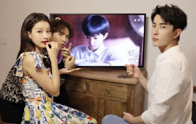 钟汉良简直逆生长，和孙怡于朦胧同框像是同龄人!