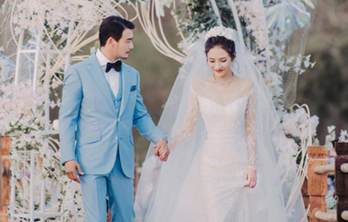 杨烁与王黎雯补办婚礼，儿子女儿当花童浪漫满溢!