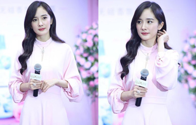 杨幂出席某活动,卷发披肩柔媚撩发,再露盛世美颜!