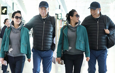 陈凯歌夫妇搂肩对视爱意满满,陈红年过半百系发带显少女心!