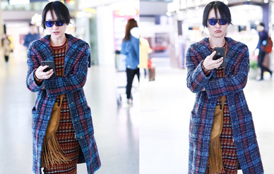 周迅毛呢大衣现身机场嘟嘴表情少女满分！