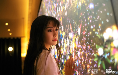 男俊女美！baby光影下大眼迷人，邓伦朱一龙帅气甜笑！