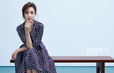 佟丽娅最新造型首登男刊杂志，香肩半露散发自信美！