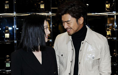 景甜陈柏霖合体现身甜笑对视，有点甜！