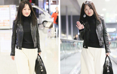 47岁杨钰莹长发披肩温柔甜美，见跟拍挥手打招呼！