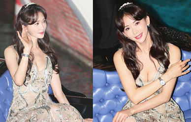 林志玲深V礼服坐船头摆pose，长发披肩造型似公主！