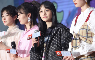 郑爽亮相《青春斗》发布会,谈青春感慨有心无力干着急!