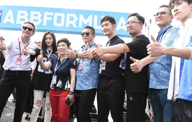 黄晓明等助威FE电动方程式,现场试驾感受热血激情!