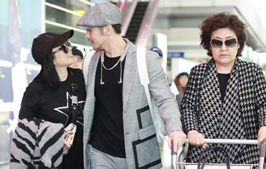 钟丽缇被曝怀四胎后首现身，紧牵老公身形丰腴大衣遮小腹！